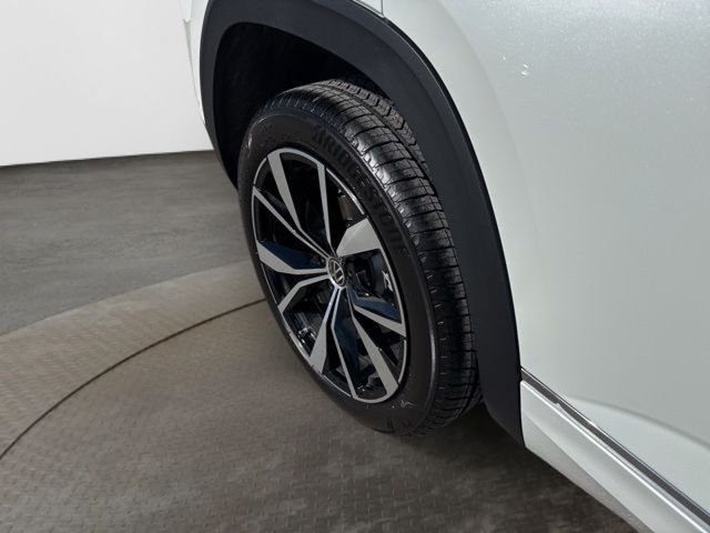 New 2026 Opal White Pearl Volkswagen 2.0T SEL Premium R-Line image 8