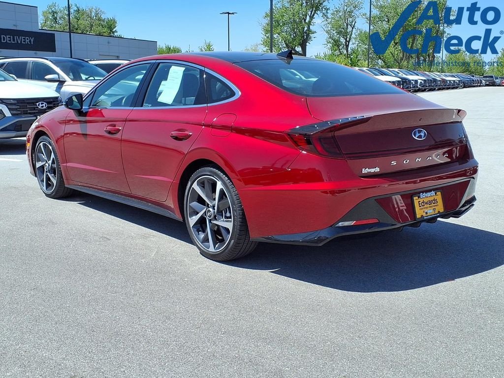 Used 2023 Red Hyundai SEL Plus image 4