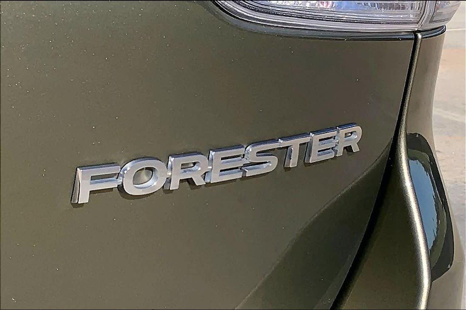 Used 2023 Autumn Green Metallic Subaru Limited image 10