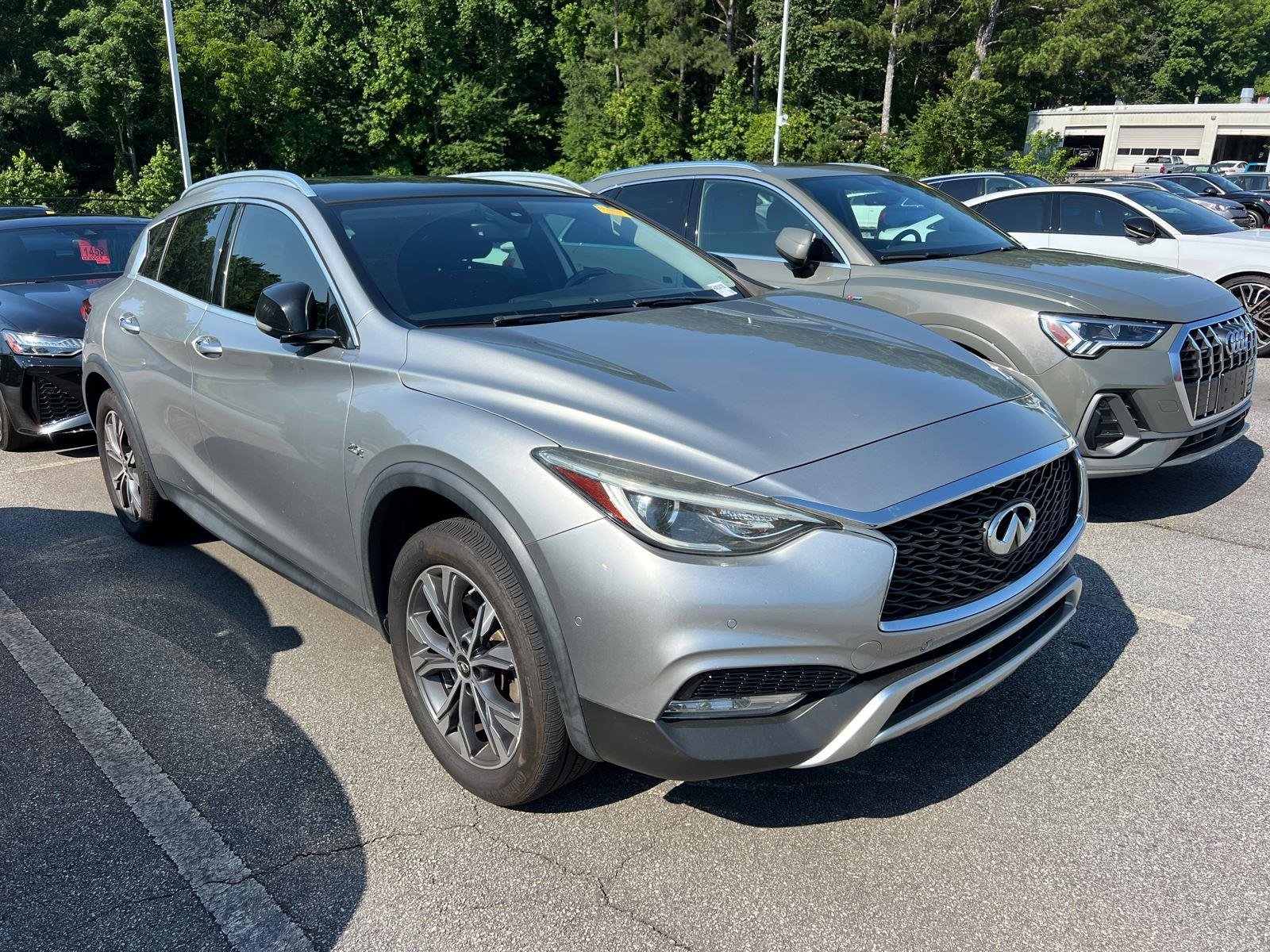 Used 2017 Blade Silver INFINITI Premium image 3