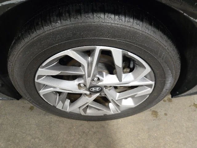 Used 2021 Black Hyundai SEL image 11