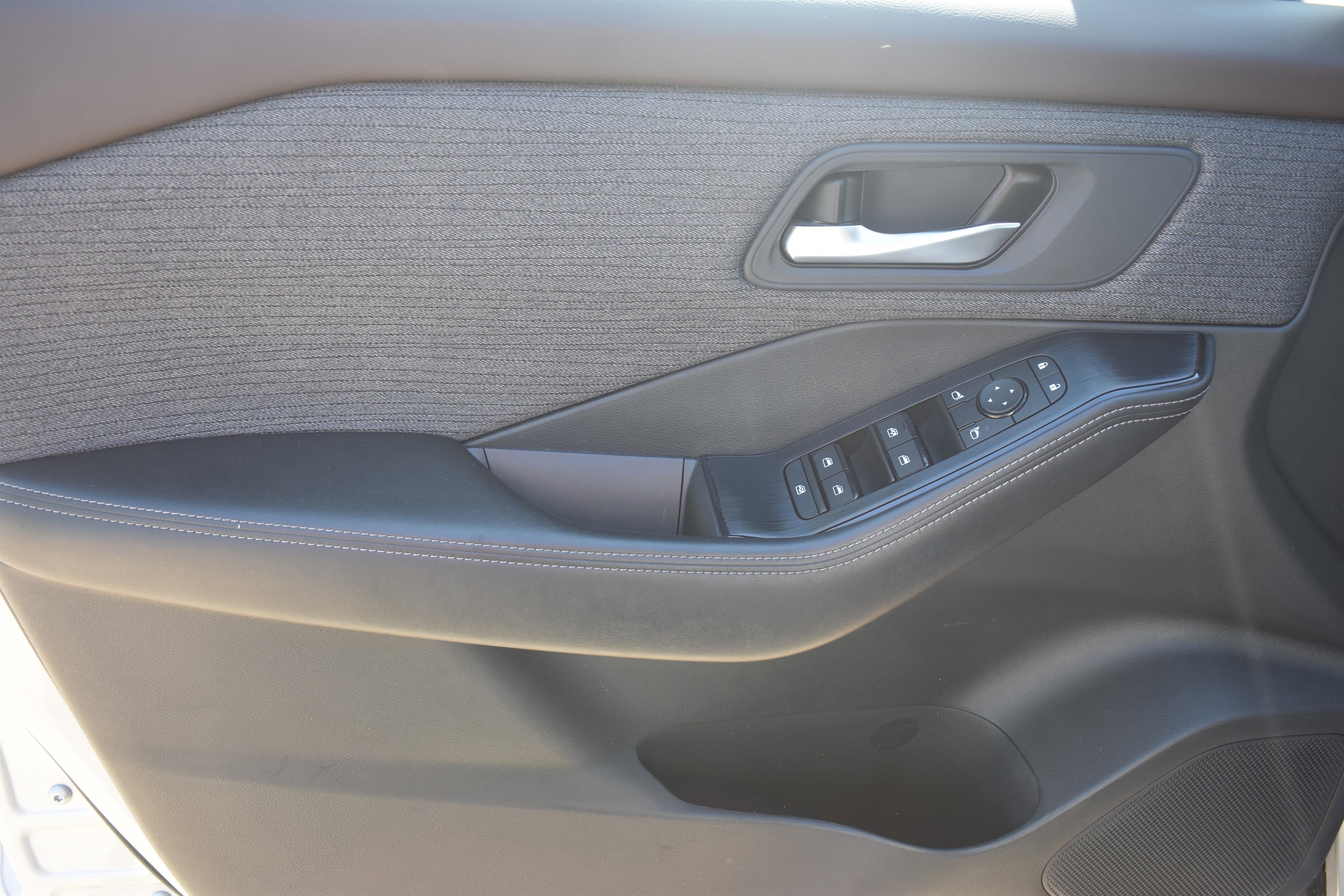 2023 Nissan Rogue SV - Photo 11