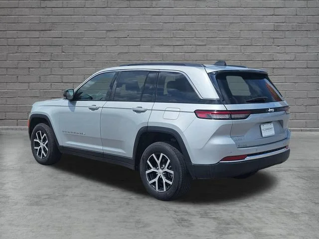 Used 2024 Silver Jeep Limited image 3