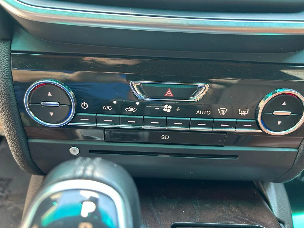 Used 2014 Gray Maserati Base image 49