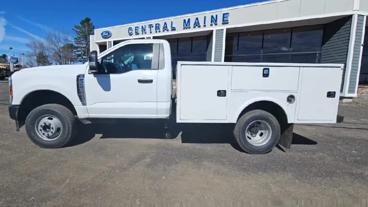 New 2026 Oxford White Ford F-350® XL image 5