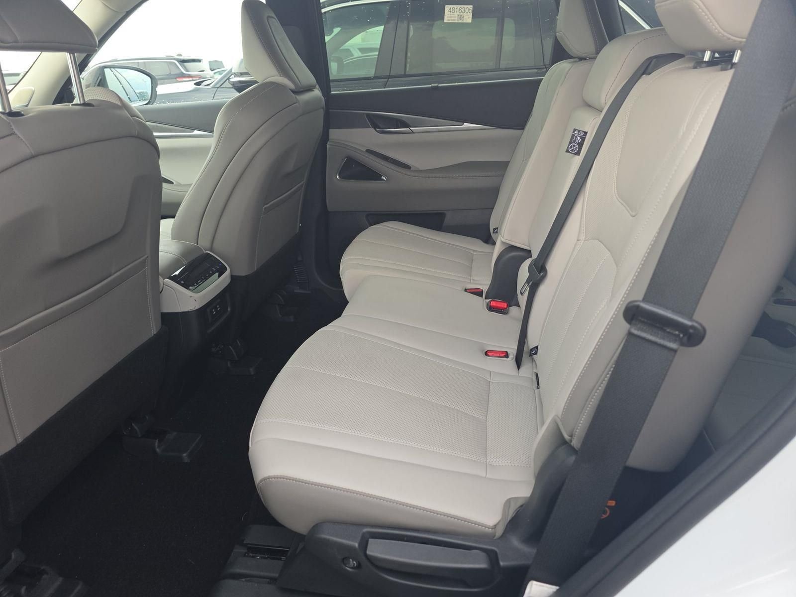Certified Used 2026 White INFINITI LUXE image 8