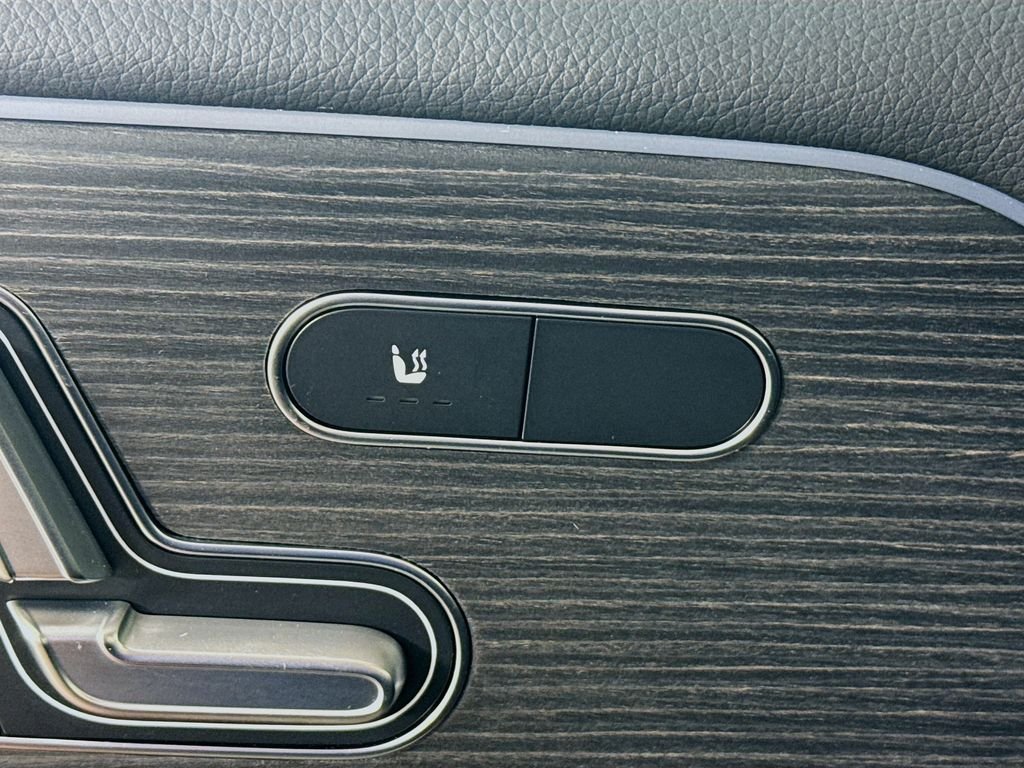 Used 2026 Gray Mercedes-Benz GLB 250 image 21