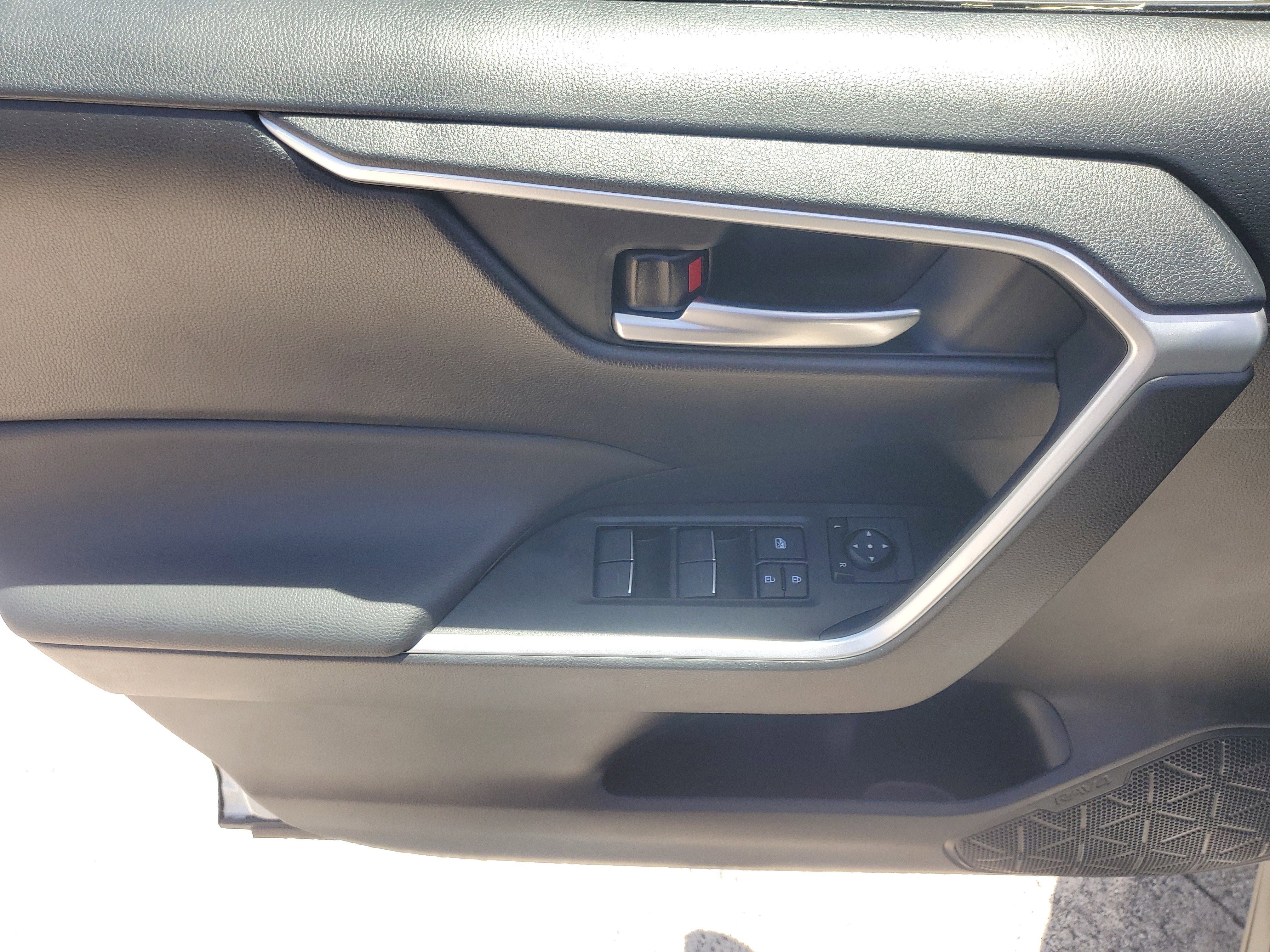 Used 2025 Ice Toyota XLE image 20