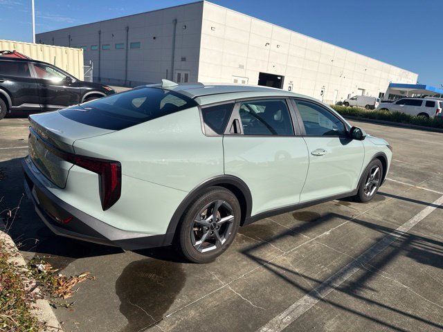 Used 2025 Morning Haze Kia LXS image 5