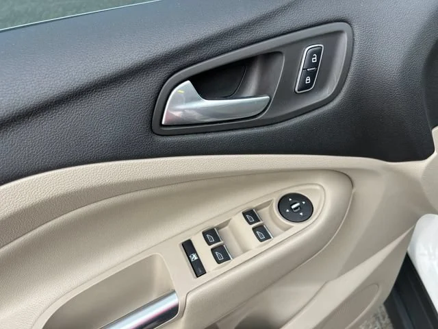 Used 2014 White Platinum Metallic Tri-Coat Ford SEL image 30