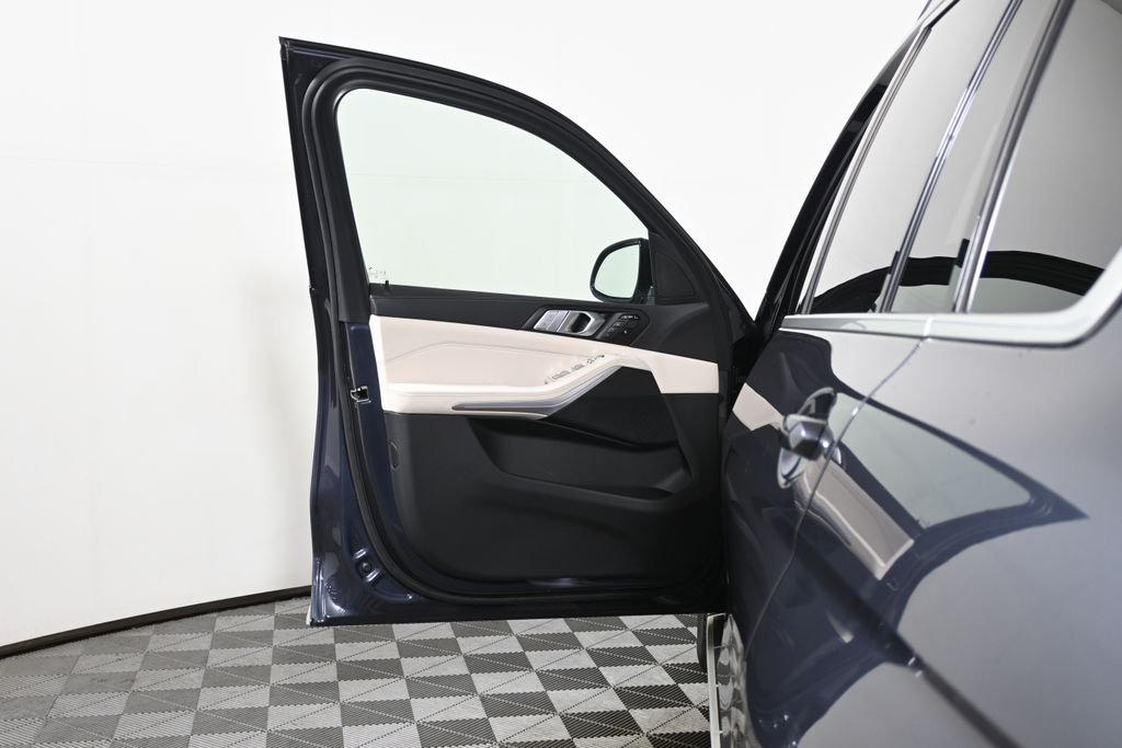 Used 2022 Gray Metallic BMW xDrive40i image 28