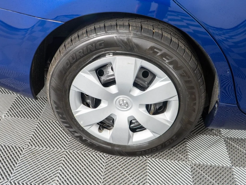 Used 2007 Blue Toyota LE image 26