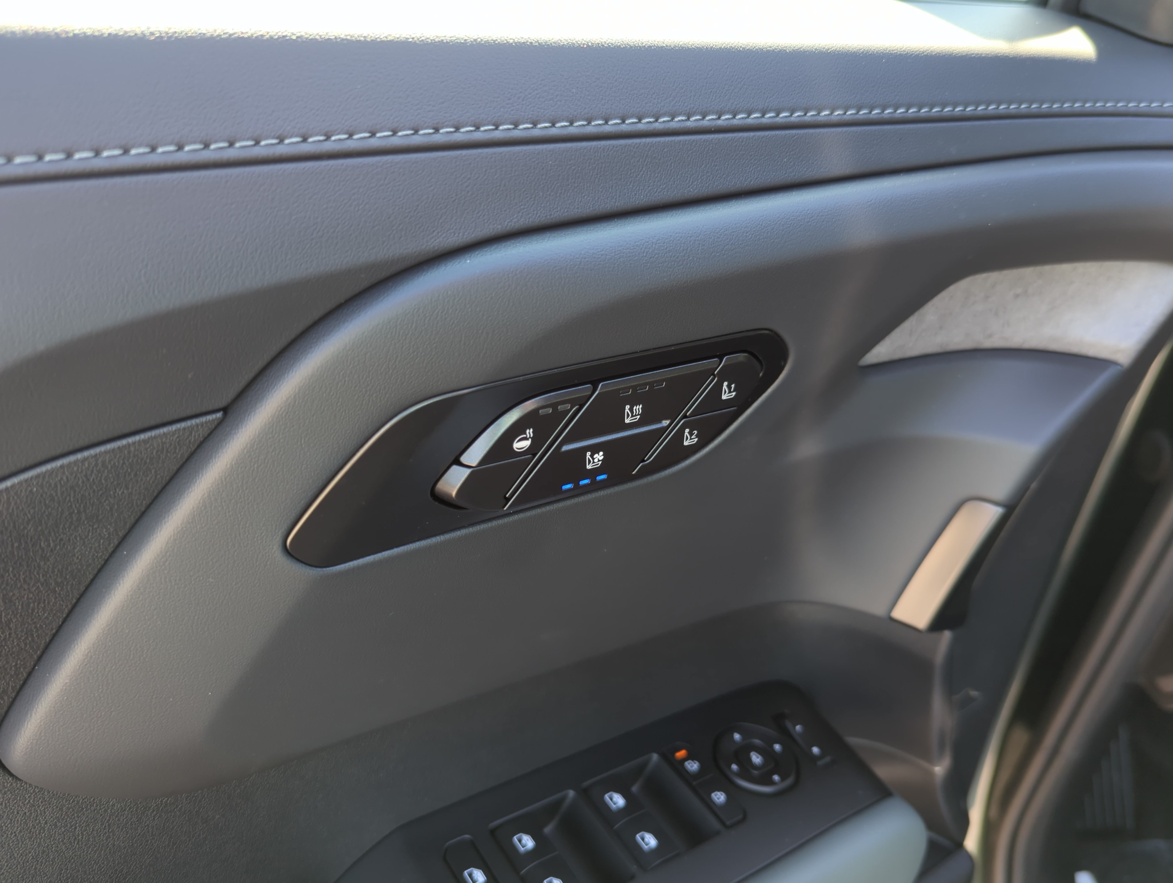 New 2027 Black Jade Green Kia X-Line SX image 19