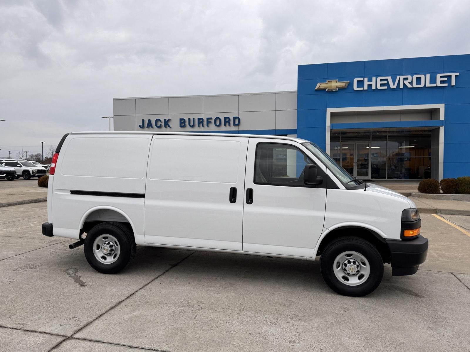 2026 Chevrolet Express Cargo Work Van - Photo 5