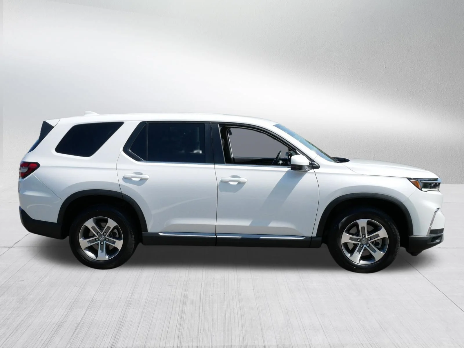 Certified Used 2025 Platinum White Pearl Honda EX-L image 8