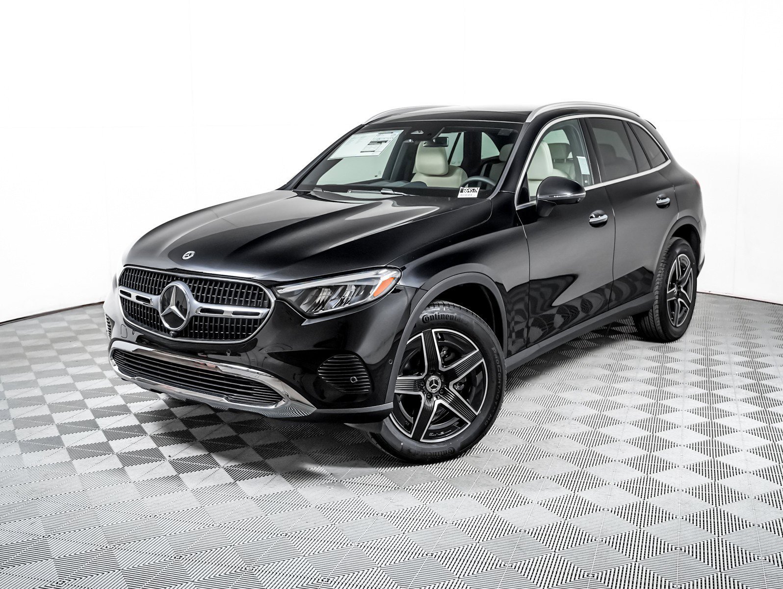 2026 Mercedes-Benz GLC GLC 300's photo