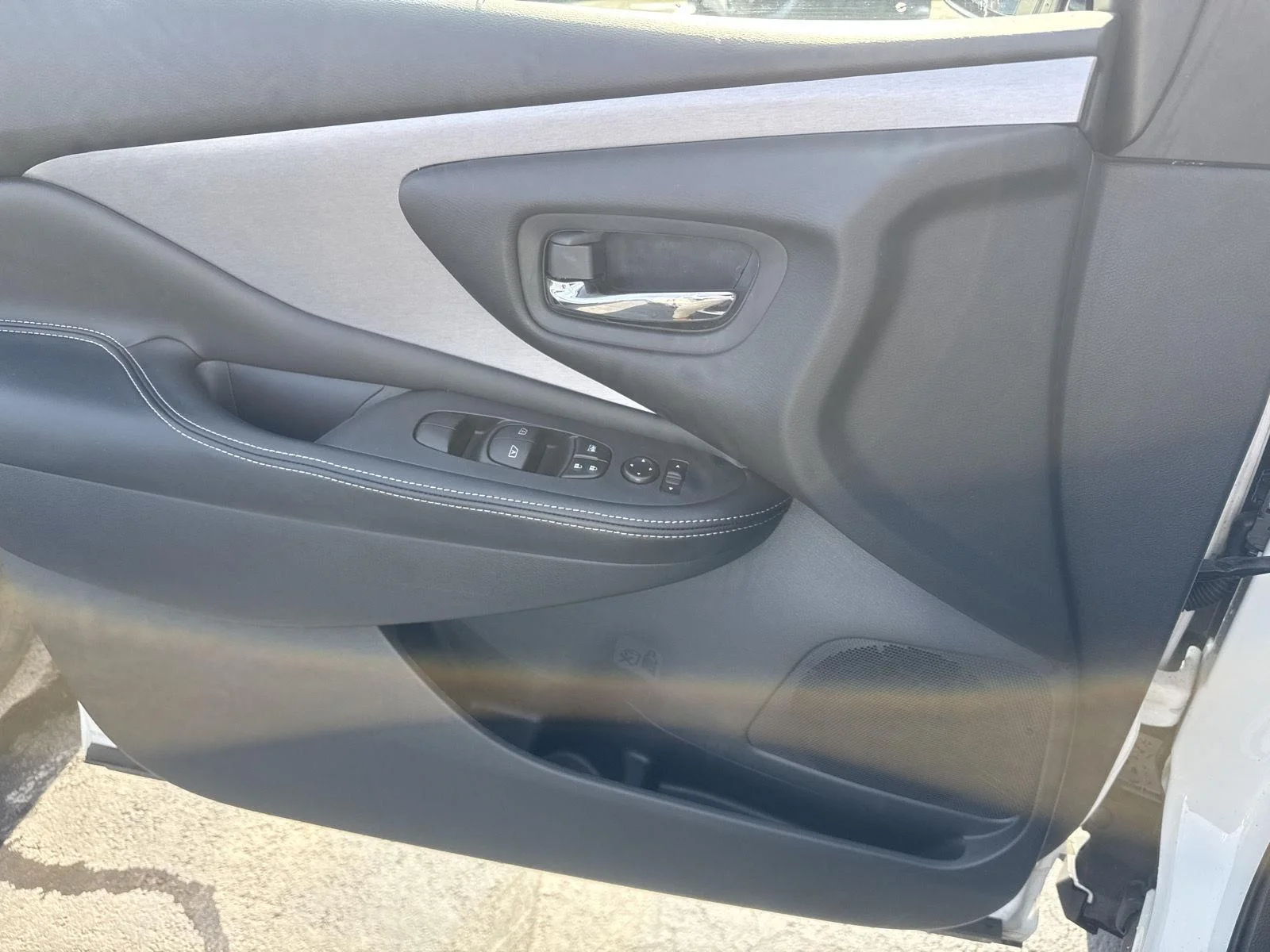 Used 2024 White Nissan SV FWD image 17