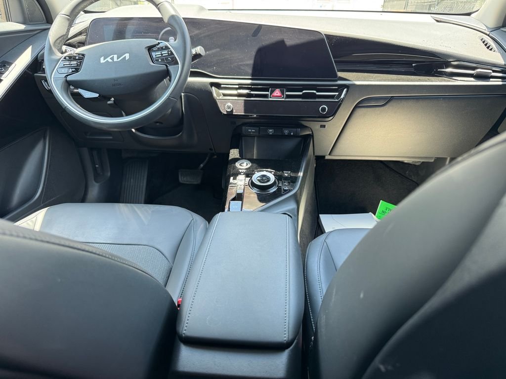 Used 2024 Blue Kia Wind image 18