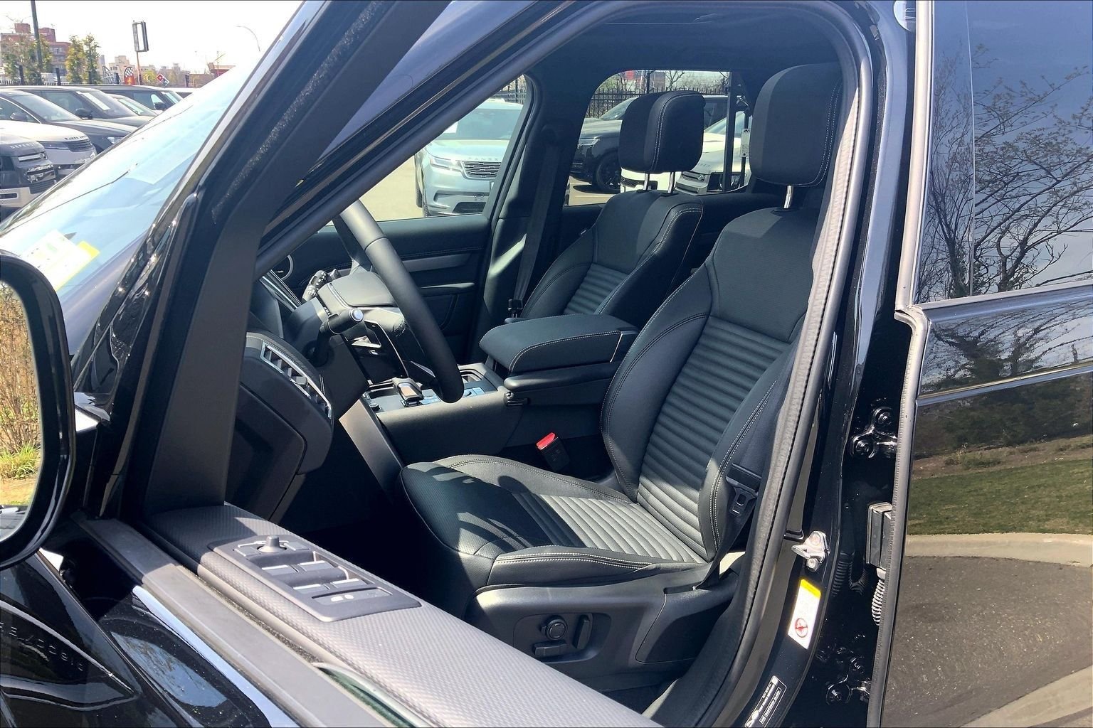 Certified Used 2025 Santorini Black Metallic Land Rover Dynamic SE image 7