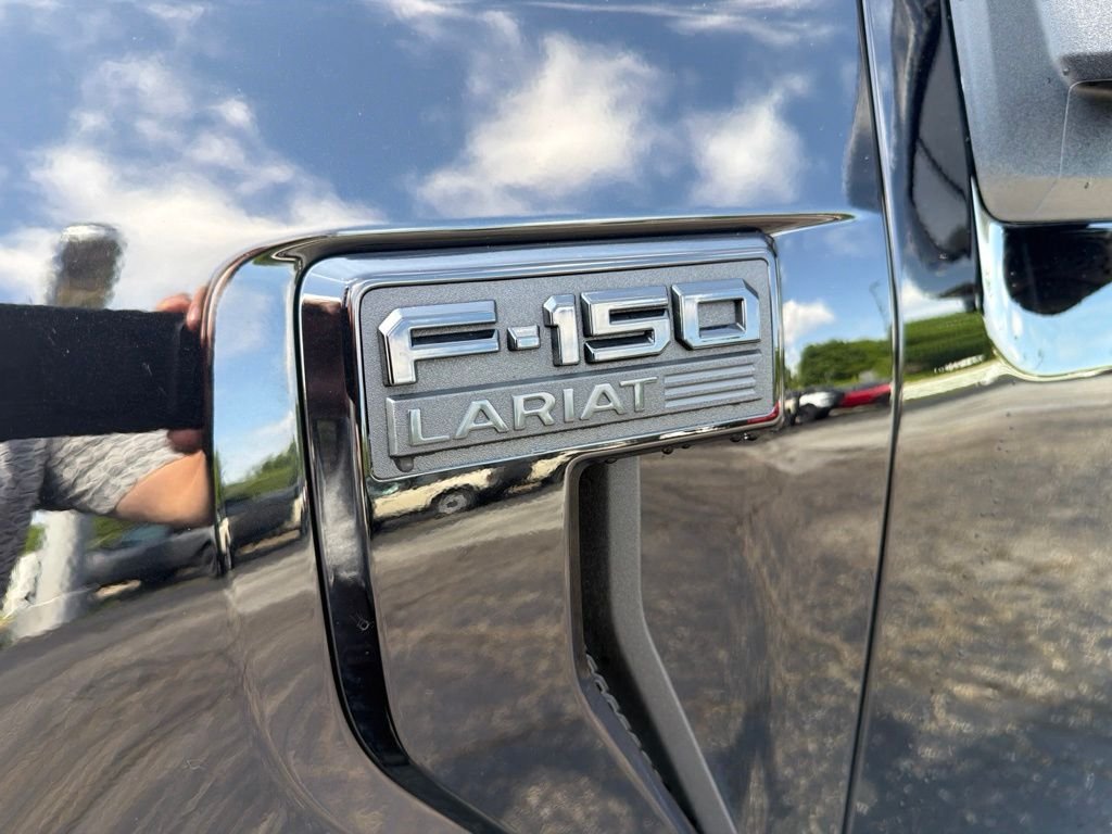 Used 2025 Agate Black Metallic Ford Lariat image 10