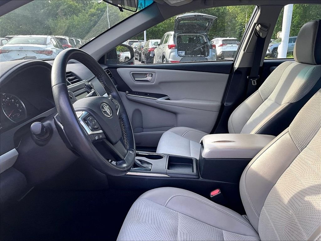 Used 2017 Silver Toyota SE image 4