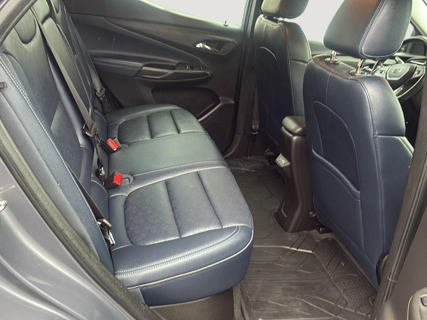 Used 2022 Gray Ghost Metallic Chevrolet Premier image 15