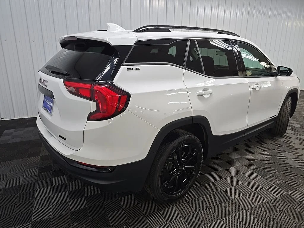 Used 2021 White GMC SLE image 10