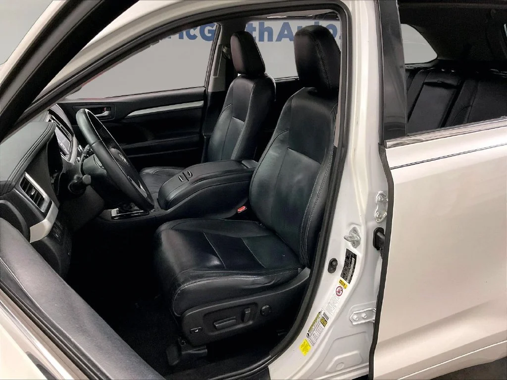 Certified Used 2018 White Toyota XLE image 29