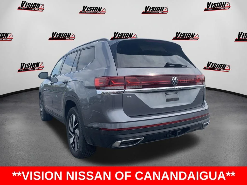 Used 2025 Silver Volkswagen 2.0T SE w/Technology image 2