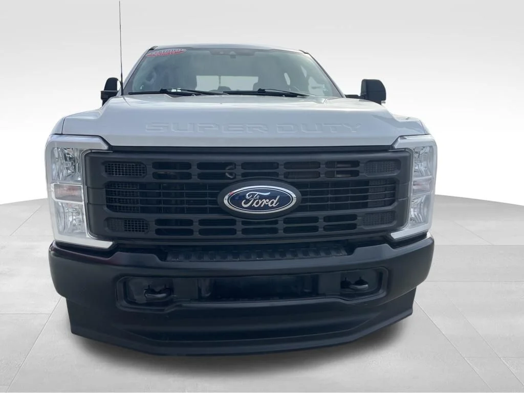 Used 2024 White Ford XL image 3