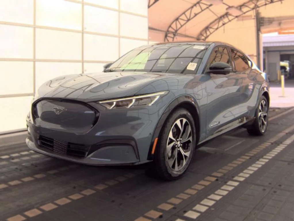Used 2023 Blue Ford Premium image 2