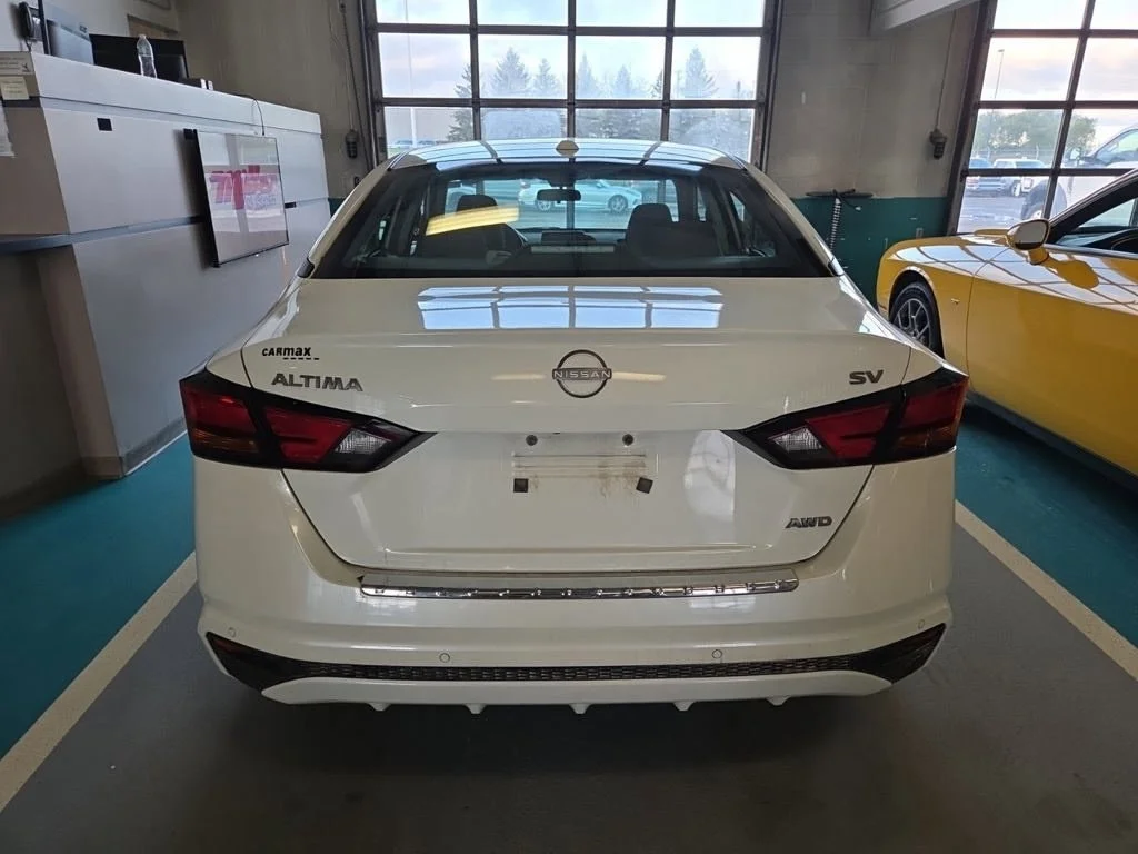 Used 2023 White Nissan 2.5 SV image 3