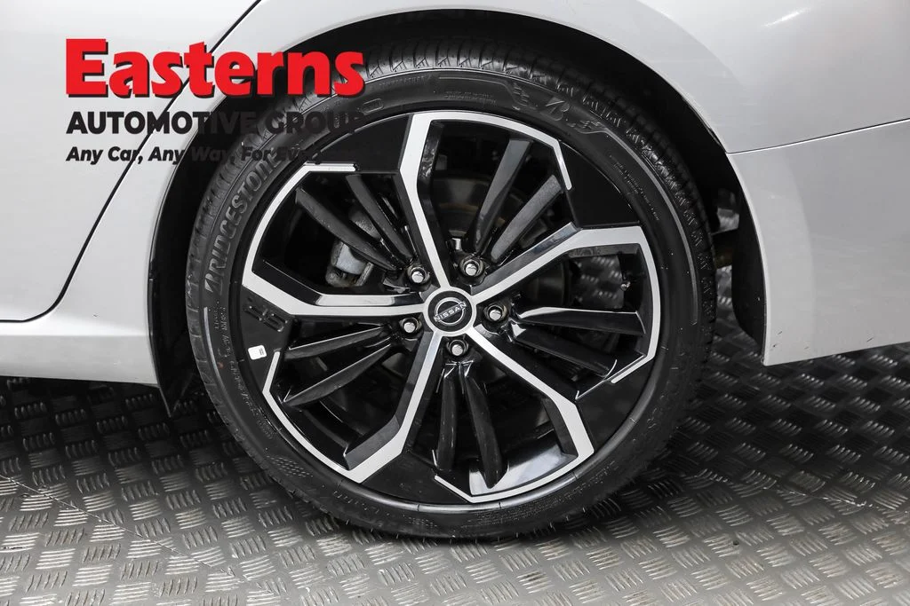 Used 2024 Silver Nissan 2.5 SR image 8