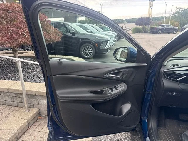 Used 2023 Blue Buick Preferred image 10