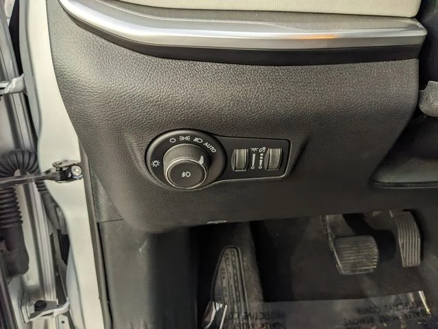 Used 2026 Silver Jeep Limited image 26