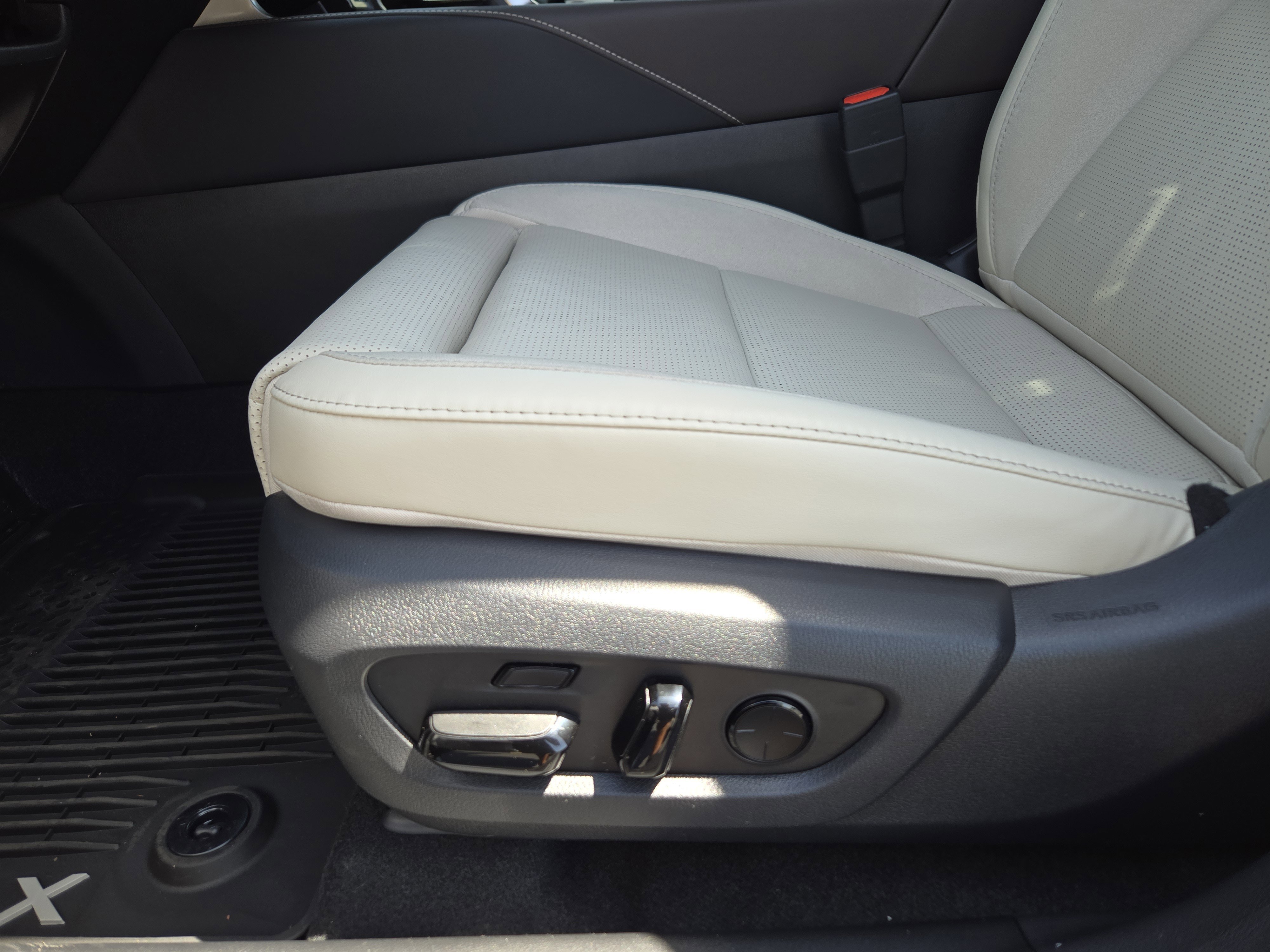 New 2026 Cloudburst Gray Lexus LUXURY image 17