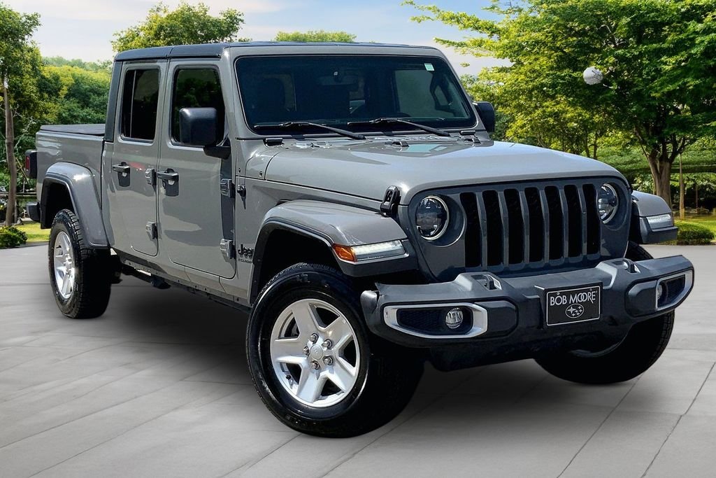 Used 2023 Gray Jeep Sport S image 3