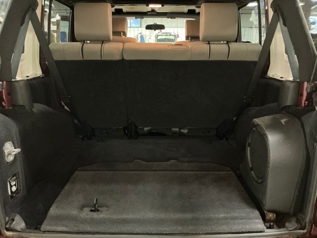 Used 2010  Jeep Unlimited Sahara image 23