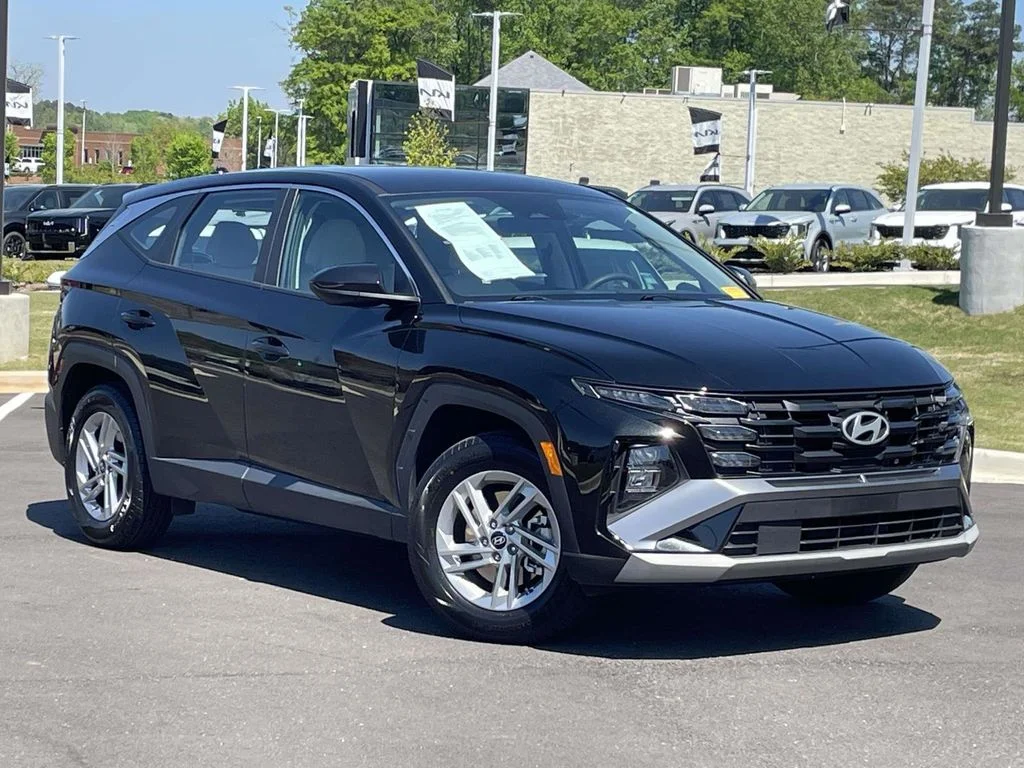 Certified Used 2025 Black Hyundai SE image 1