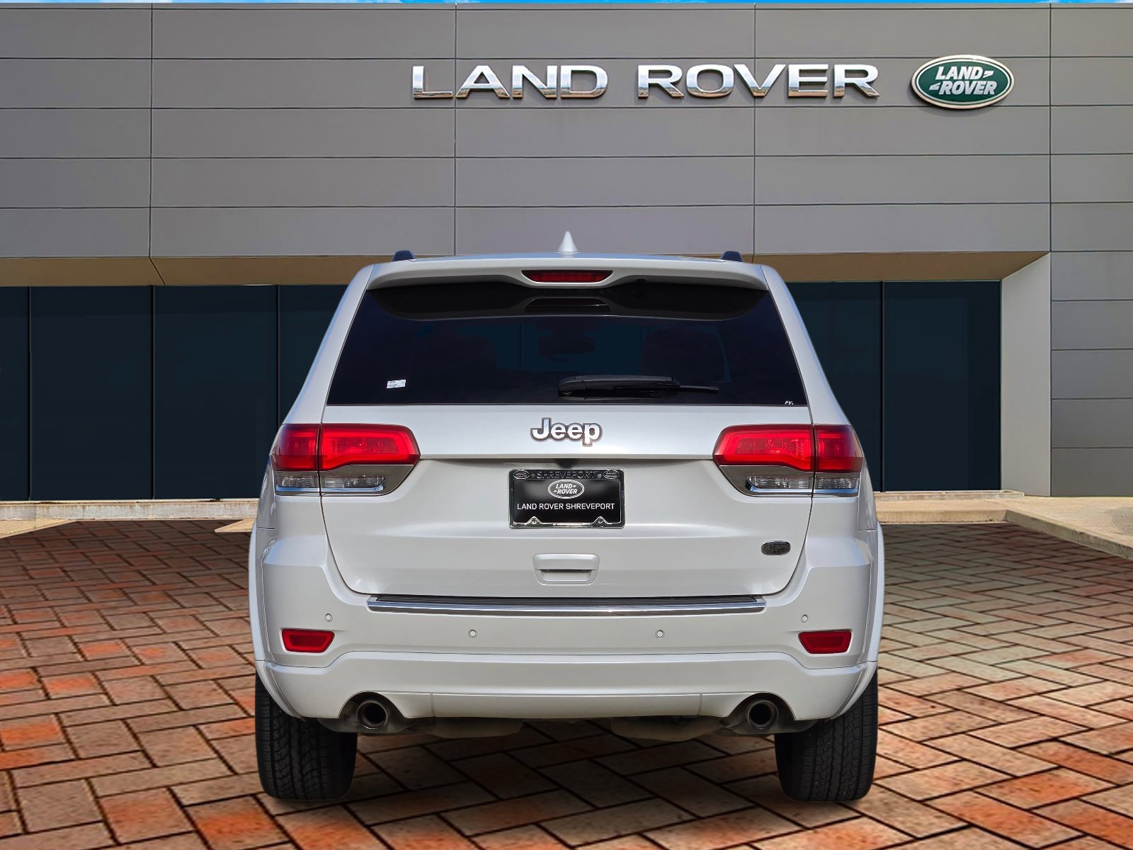 Used 2017 Ivory 3-Coat Jeep Overland image 5
