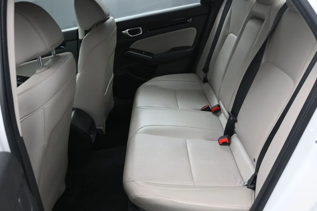 Used 2023 Platinum White Pearl Honda Touring image 14