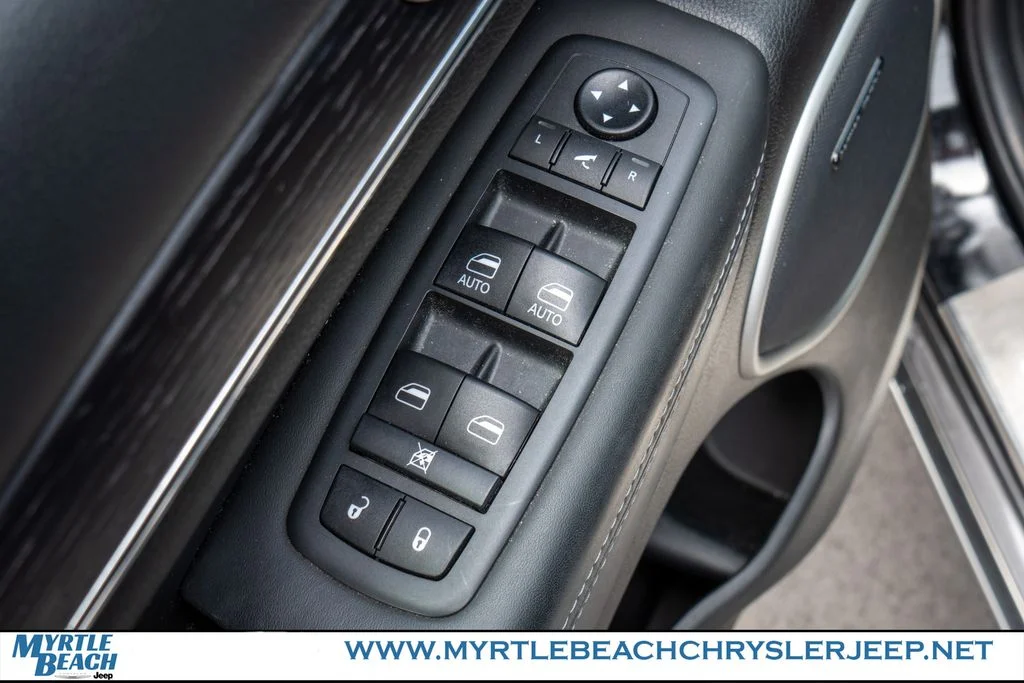 Used 2020 Diamond Black Jeep Summit image 16