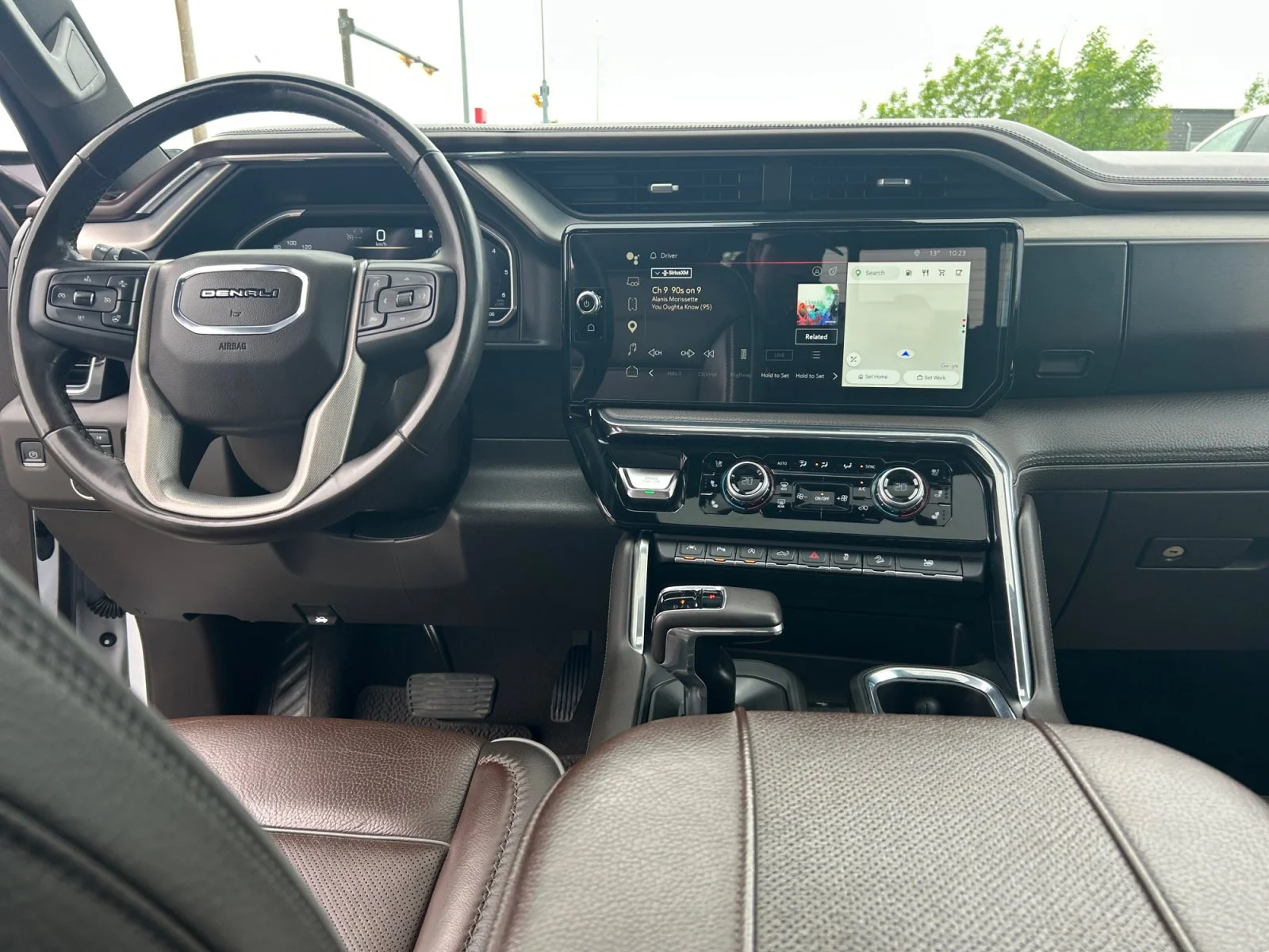 Used 2023 White GMC Denali Crew Cab image 21