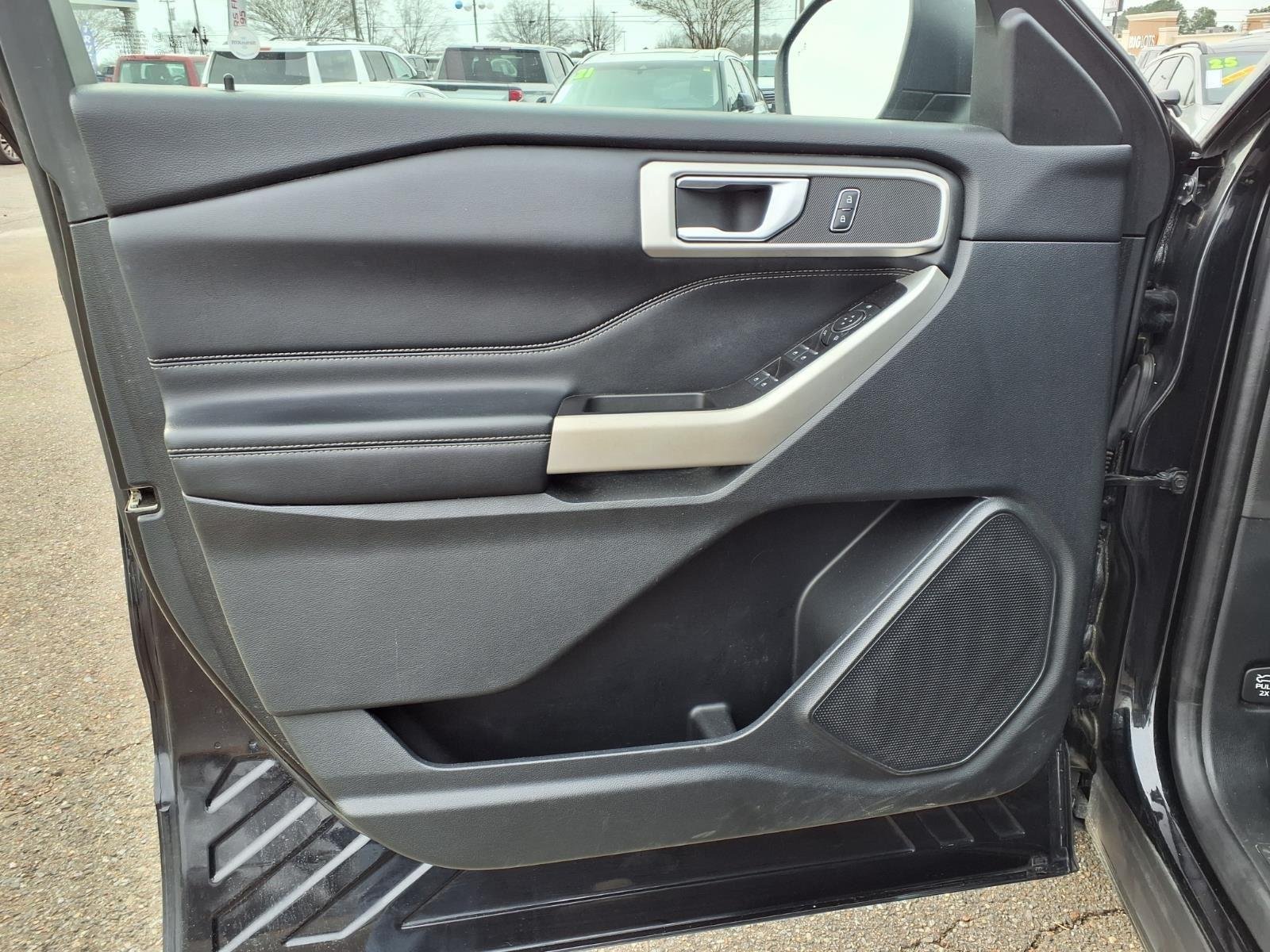 Used 2021 Agate Black Metallic Ford XLT image 29