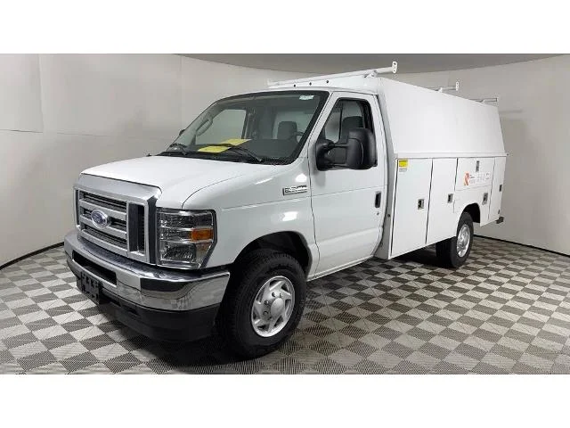 New 2025 Oxford White Ford E-350 SRW image 60
