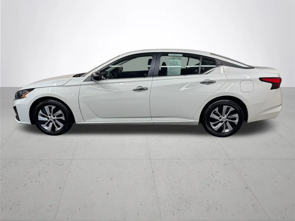 Used 2024 White Nissan 2.5 S image 3