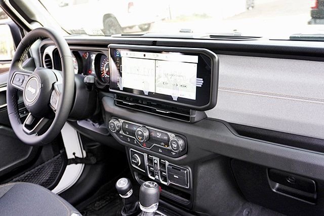 New 2026 Bright White Clear-Coat Exterior Paint Jeep Sport S image 15