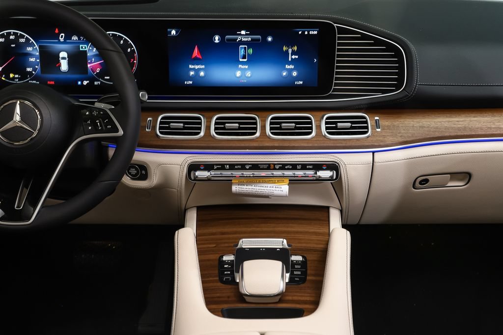 New 2026 MANUFAKTUR Ireland Mid Green Metallic Mercedes-Benz GLE 450 image 57