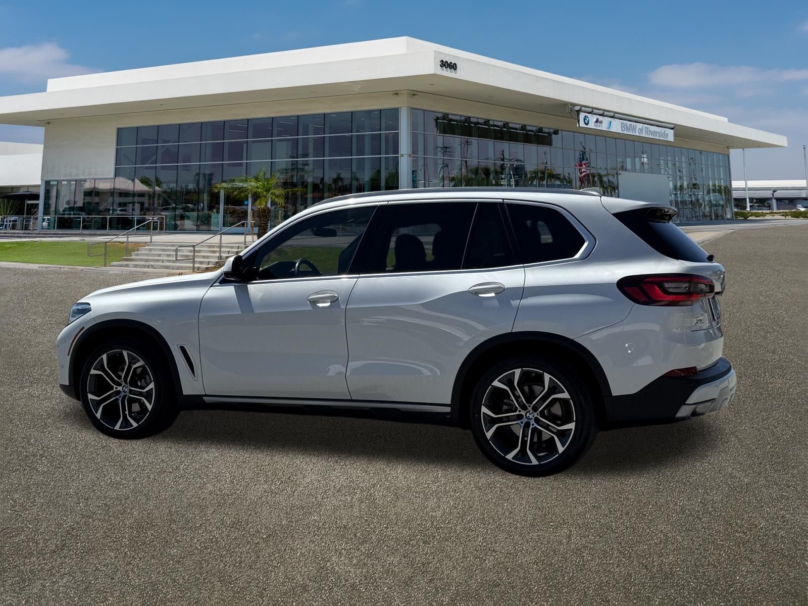 Certified Used 2023 Mineral White Metallic BMW xDrive40i image 7