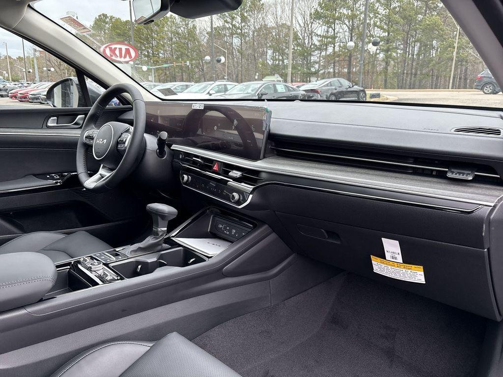 2025 Kia K5 EX - Photo 34